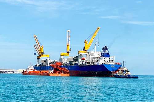 Abu Dhabi Ports commences transshipment operations on behalf of Emirates Steel